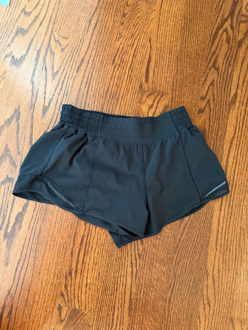 Lululemon Hotty Hot shorts lined, high rise 2.5" size 8